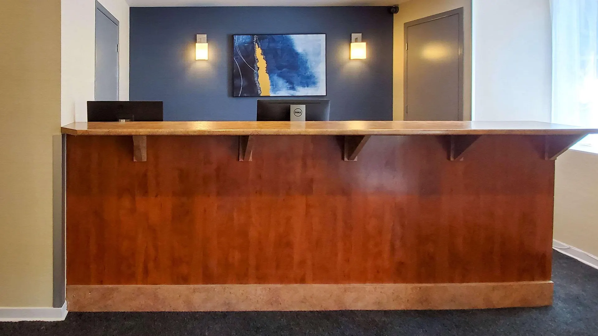 Econo Lodge Montréal Hotel