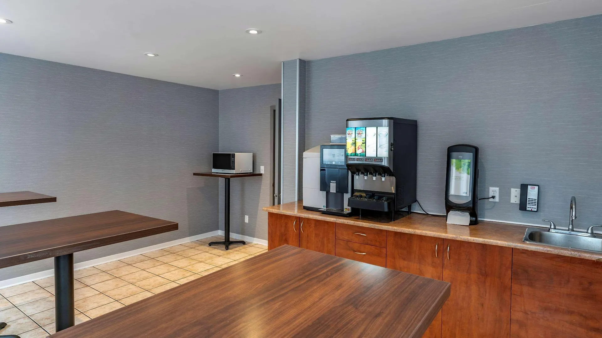 Econo Lodge Montréal Hotel