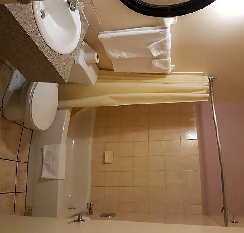 Econo Lodge Montréal 2*,  Canadá