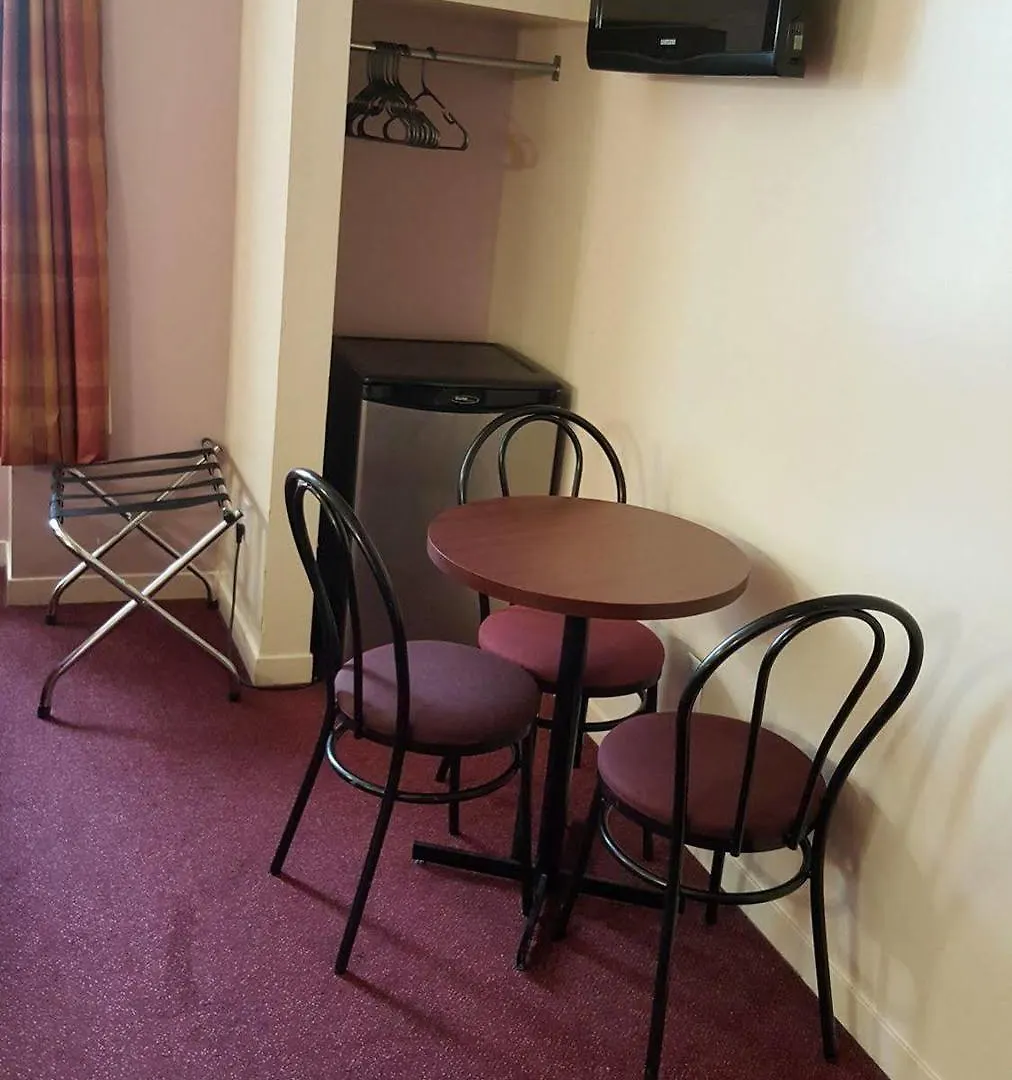Econo Lodge Montréal Hotel