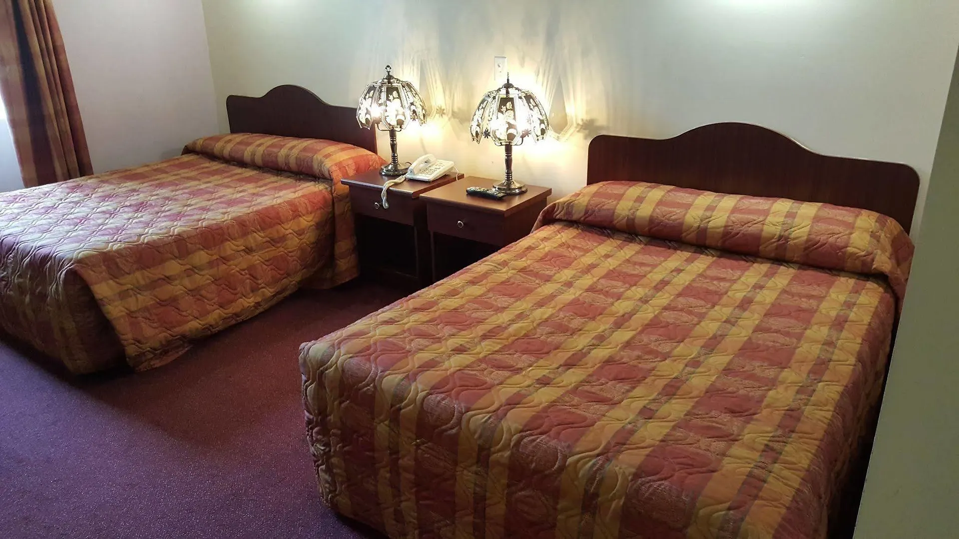 Econo Lodge Montréal Hotel